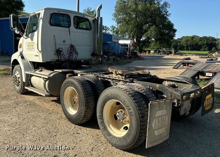 image for item DQ6796 2005 Sterling  semi truck