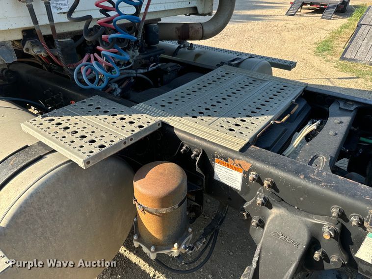 image for item DQ6796 2005 Sterling  semi truck