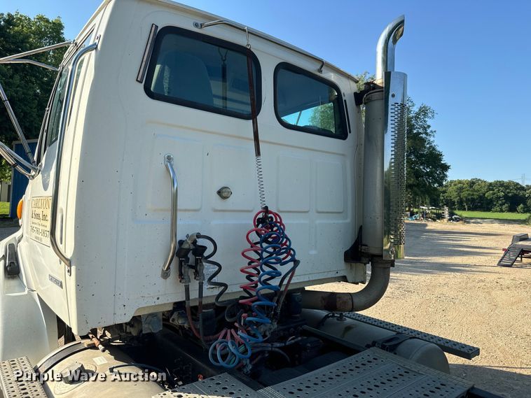 image for item DQ6796 2005 Sterling  semi truck