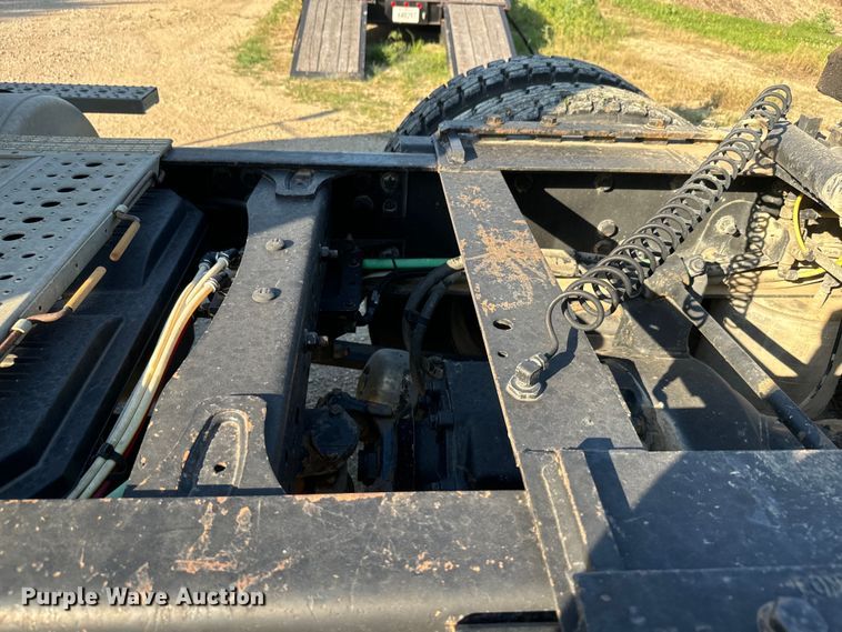 image for item DQ6796 2005 Sterling  semi truck