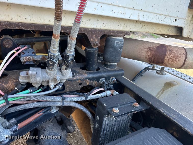 image for item DQ6796 2005 Sterling  semi truck