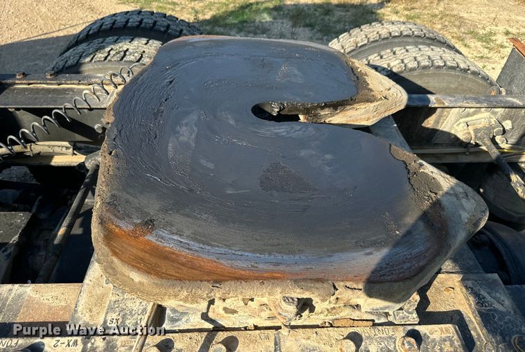 image for item DQ6796 2005 Sterling  semi truck