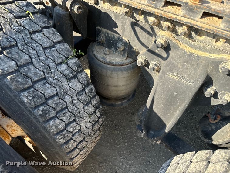 image for item DQ6796 2005 Sterling  semi truck