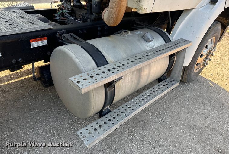 image for item DQ6796 2005 Sterling  semi truck