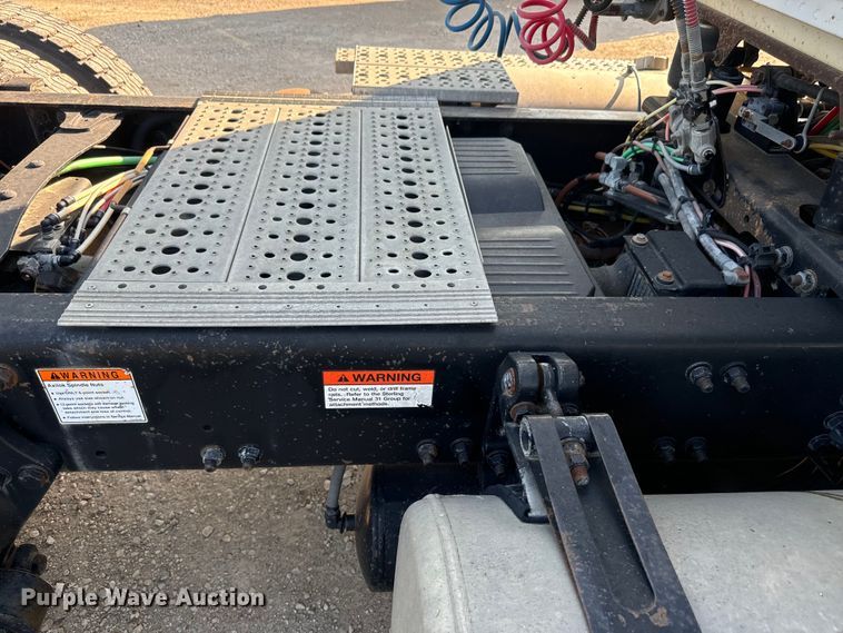 image for item DQ6796 2005 Sterling  semi truck