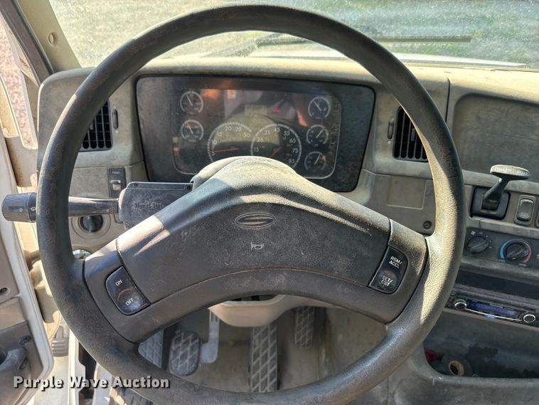 image for item DQ6796 2005 Sterling  semi truck