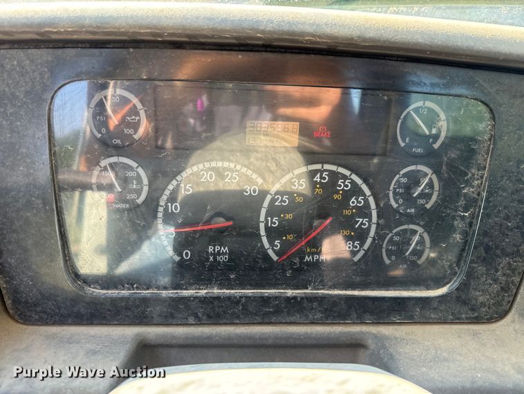 image for item DQ6796 2005 Sterling  semi truck