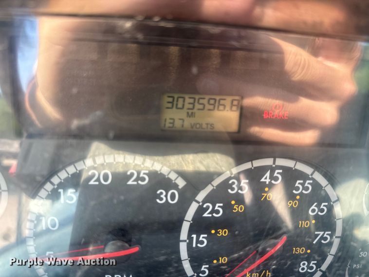 image for item DQ6796 2005 Sterling  semi truck