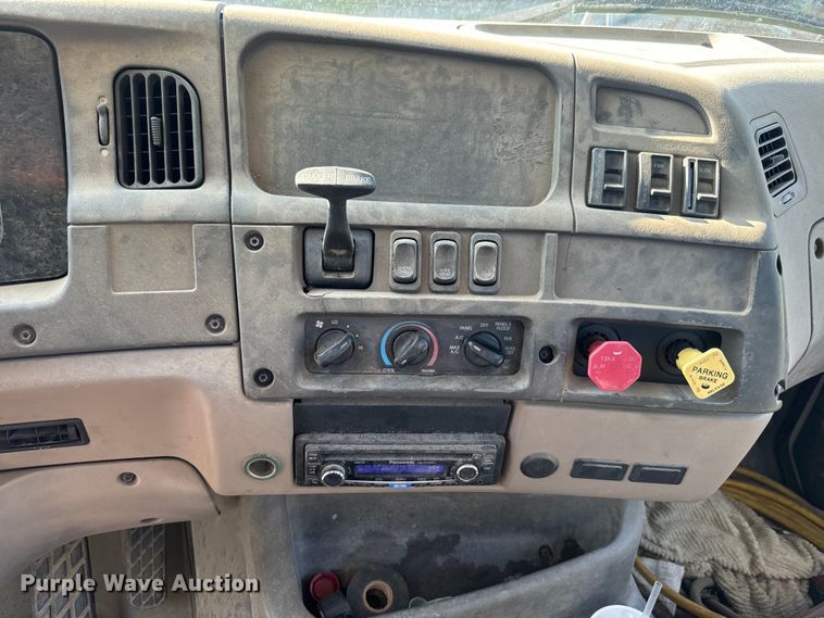 image for item DQ6796 2005 Sterling  semi truck