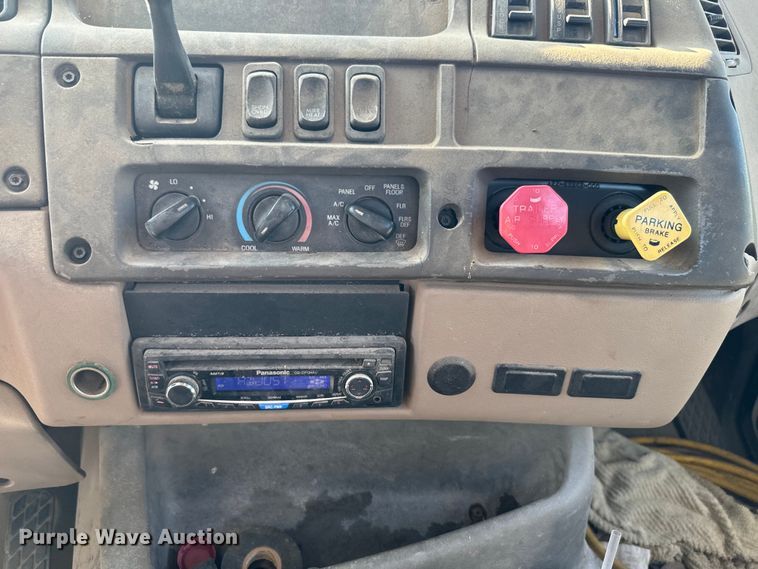 image for item DQ6796 2005 Sterling  semi truck