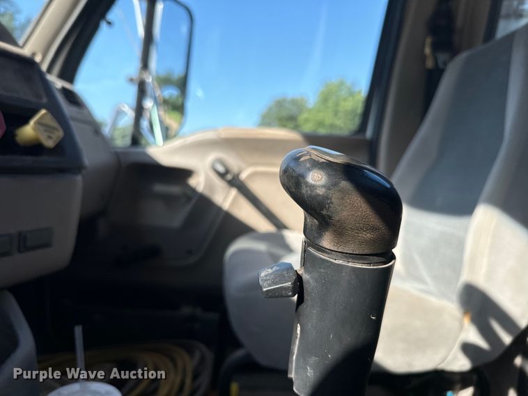 image for item DQ6796 2005 Sterling  semi truck