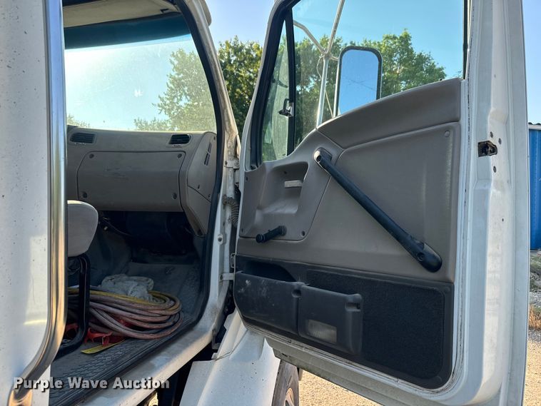 image for item DQ6796 2005 Sterling  semi truck