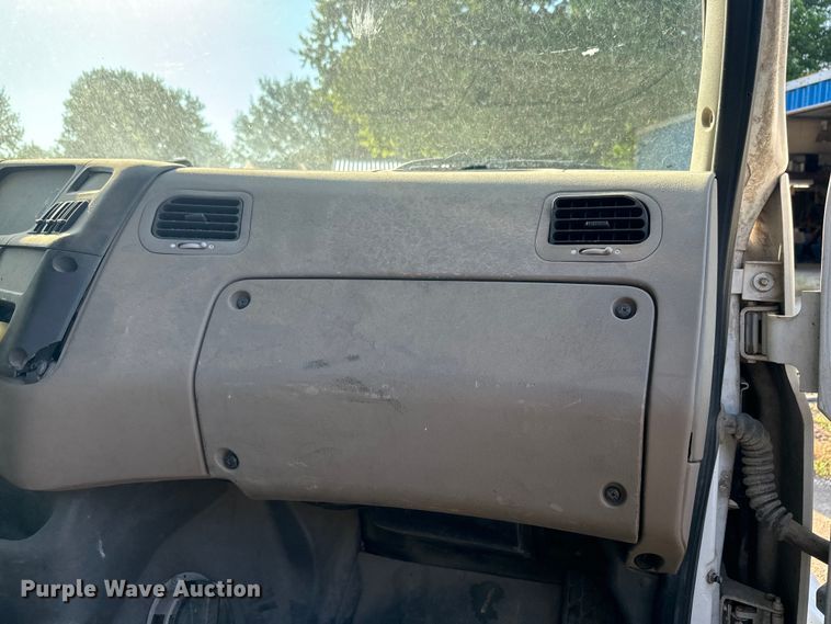 image for item DQ6796 2005 Sterling  semi truck