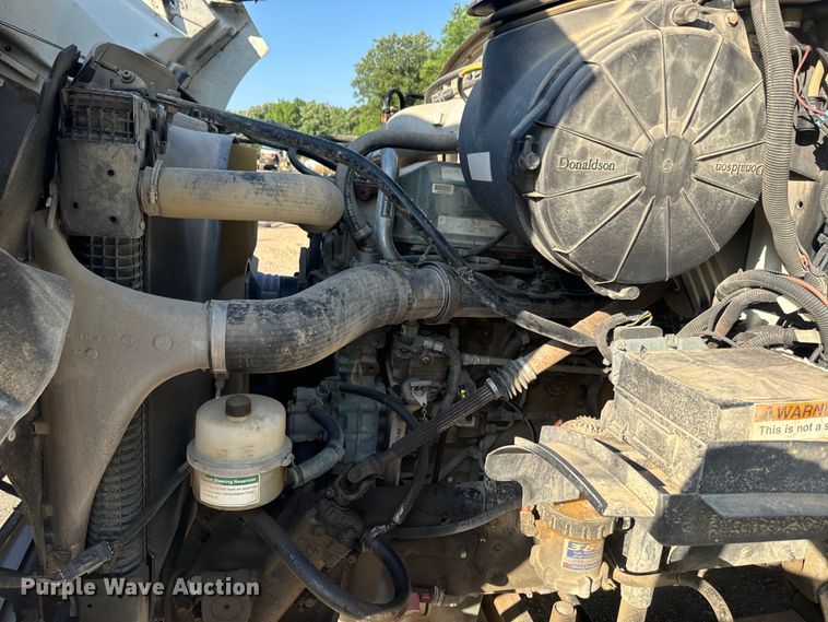 image for item DQ6796 2005 Sterling  semi truck