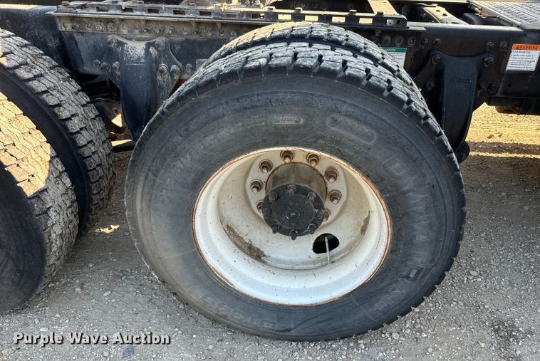 image for item DQ6796 2005 Sterling  semi truck