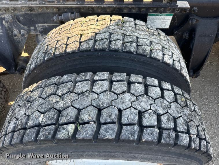 image for item DQ6796 2005 Sterling  semi truck