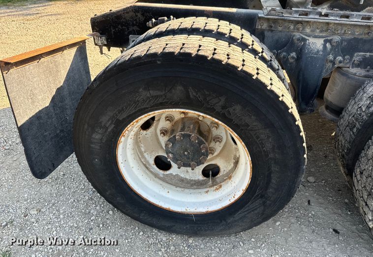 image for item DQ6796 2005 Sterling  semi truck