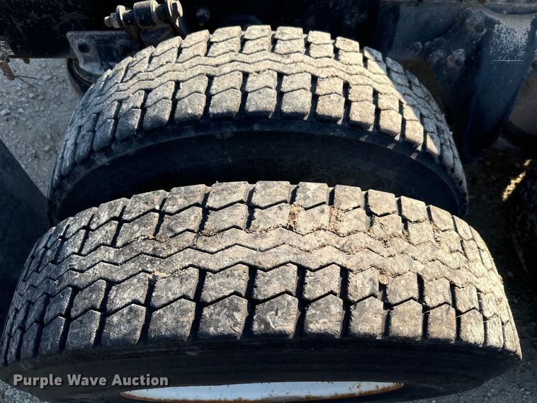 image for item DQ6796 2005 Sterling  semi truck