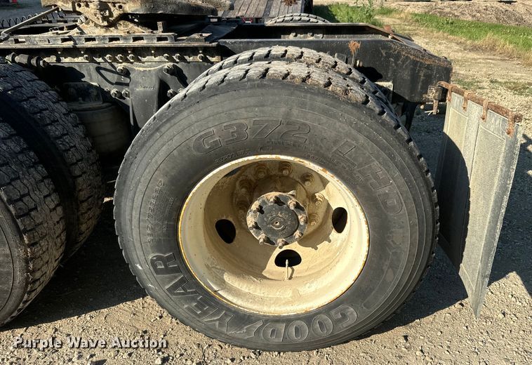 image for item DQ6796 2005 Sterling  semi truck