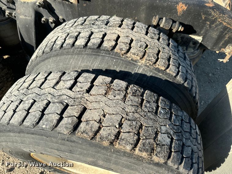 image for item DQ6796 2005 Sterling  semi truck