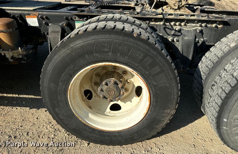 image for item DQ6796 2005 Sterling  semi truck