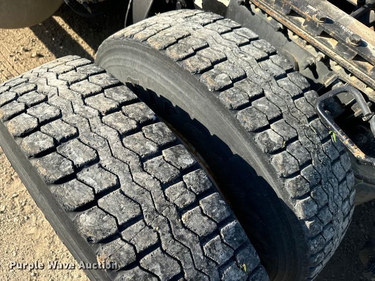 image for item DQ6796 2005 Sterling  semi truck