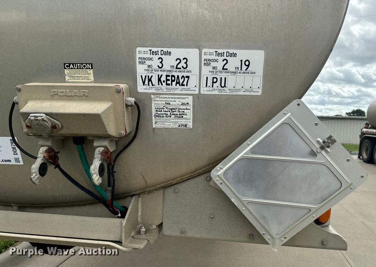 image for item DQ6798 2004 Polar tank trailer