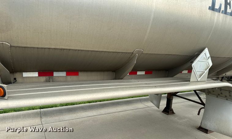 image for item DQ6798 2004 Polar tank trailer