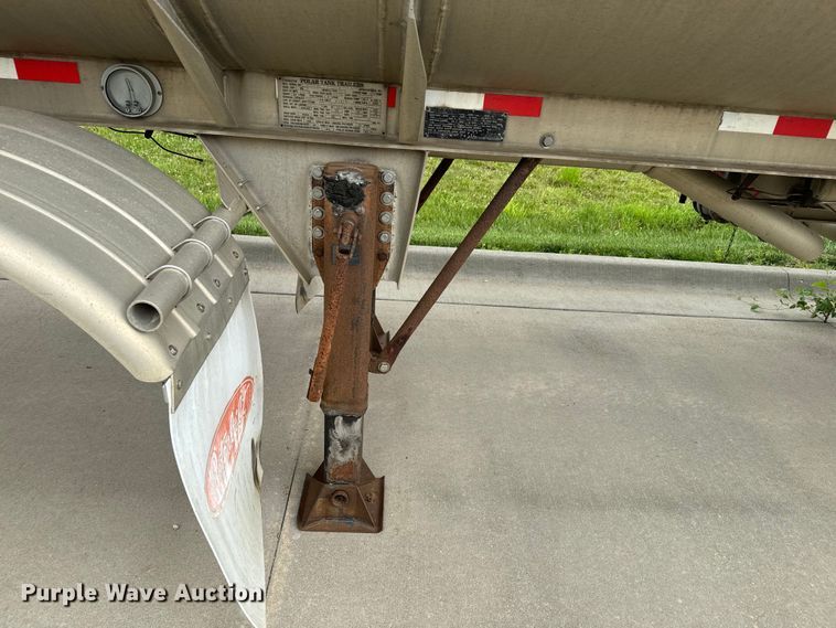 image for item DQ6798 2004 Polar tank trailer