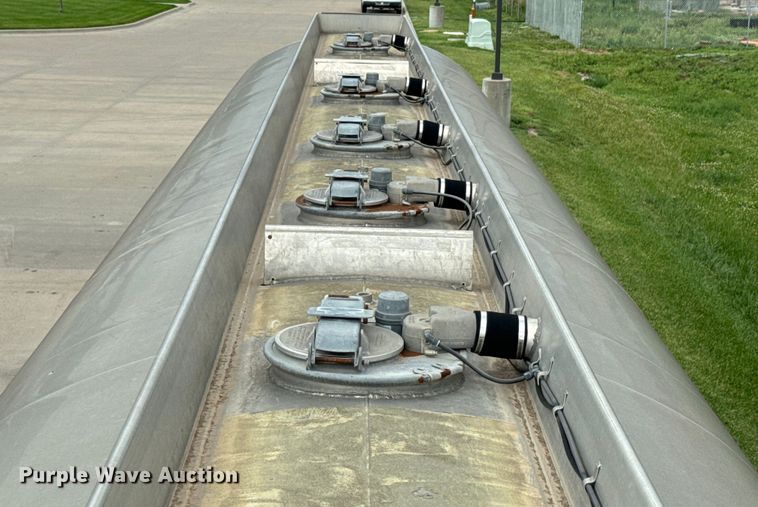 image for item DQ6798 2004 Polar tank trailer