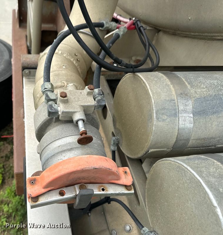 image for item DQ6798 2004 Polar tank trailer