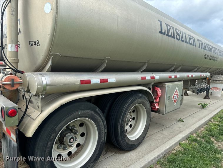 image for item DQ6798 2004 Polar tank trailer