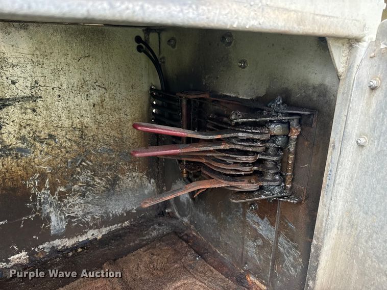 image for item DQ6798 2004 Polar tank trailer