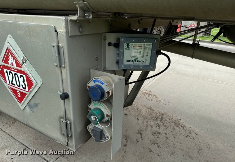 image for item DQ6798 2004 Polar tank trailer