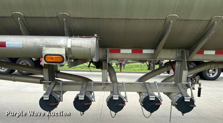 image for item DQ6798 2004 Polar tank trailer