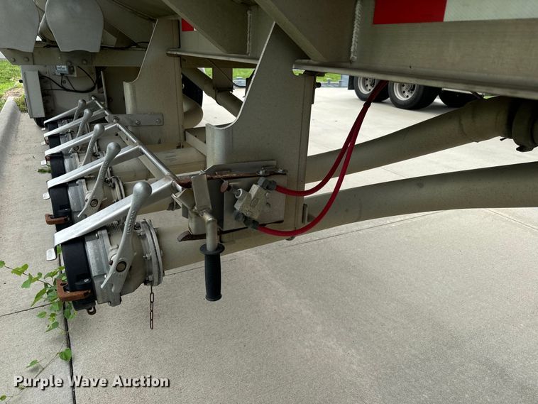 image for item DQ6798 2004 Polar tank trailer