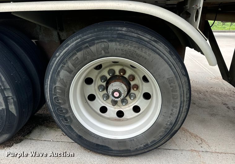 image for item DQ6798 2004 Polar tank trailer