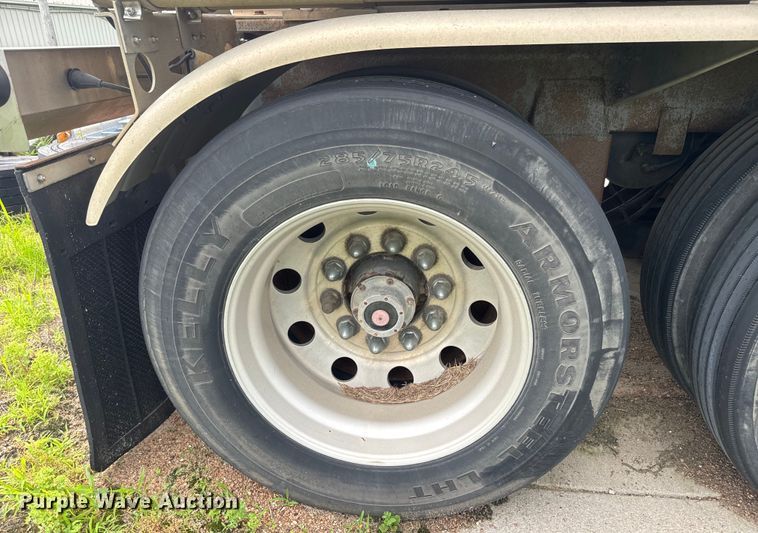 image for item DQ6798 2004 Polar tank trailer