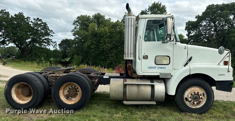 image for item DQ6801 1997 Volvo WG semi truck