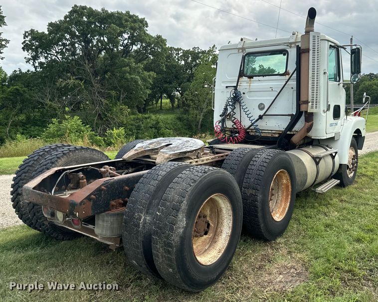 image for item DQ6801 1997 Volvo WG semi truck