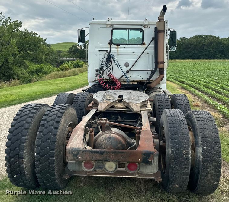 image for item DQ6801 1997 Volvo WG semi truck