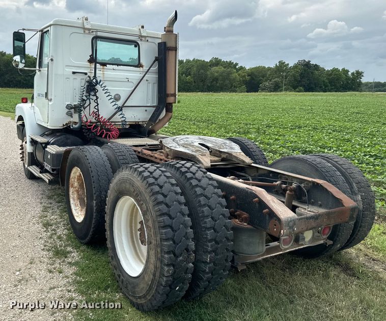 image for item DQ6801 1997 Volvo WG semi truck