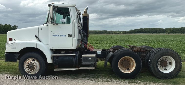 image for item DQ6801 1997 Volvo WG semi truck