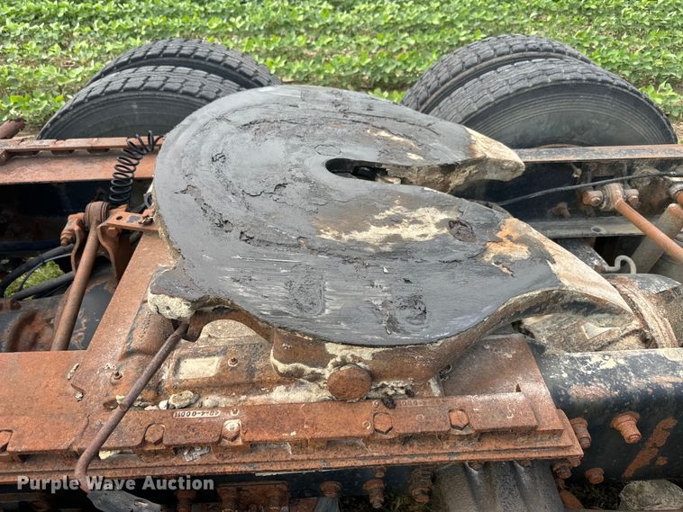 image for item DQ6801 1997 Volvo WG semi truck