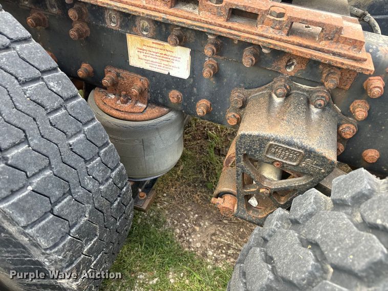 image for item DQ6801 1997 Volvo WG semi truck