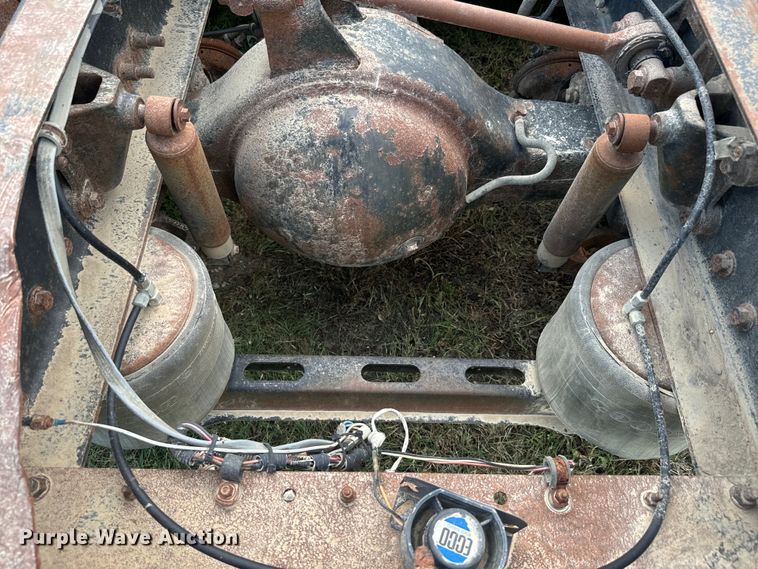 image for item DQ6801 1997 Volvo WG semi truck