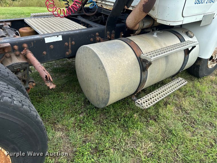 image for item DQ6801 1997 Volvo WG semi truck