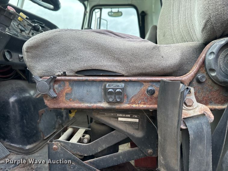 image for item DQ6801 1997 Volvo WG semi truck