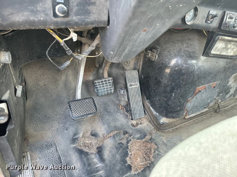 image for item DQ6801 1997 Volvo WG semi truck