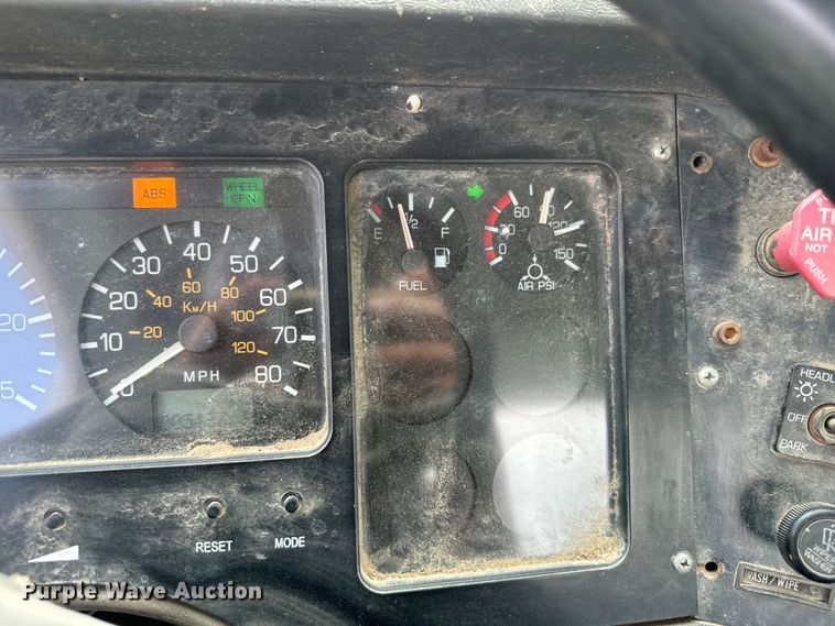 image for item DQ6801 1997 Volvo WG semi truck